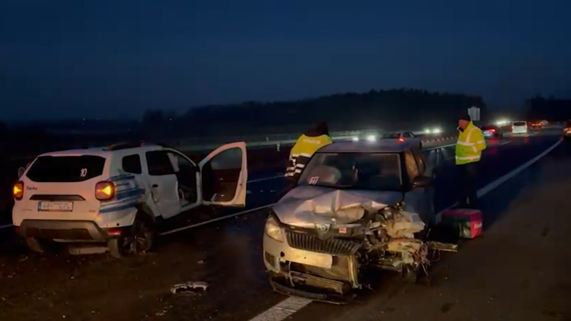 Varování před ledovkou v jižních Čechách: Hromadná nehoda uzavřela dálnici u Tábora