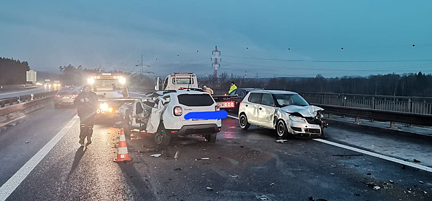 Silničáři varují před ledovkou, na D3 u Tábora kvůli ní havarovalo několik aut