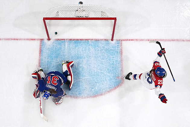 ONLINE: Česko - USA 1:3. Juříčková snižuje, hokejistky se zvedají a mají i další šance