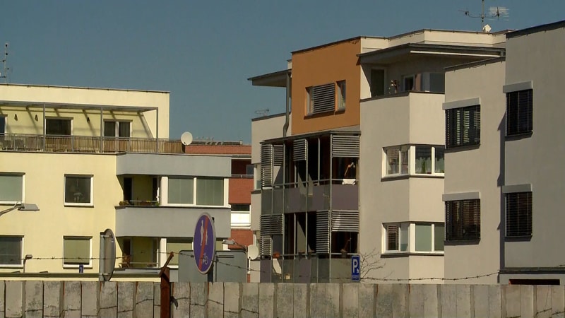 Byty se mění v luxus. Ceny rostou rychleji než mzdy, Praha míří ke 200 tisícům za metr