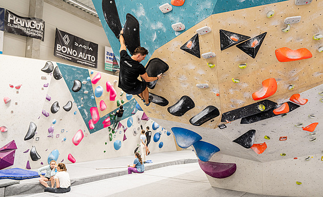 Bolí vás záda? Fyzioterapeuti doporučují bouldering, říká celoživotní lezec