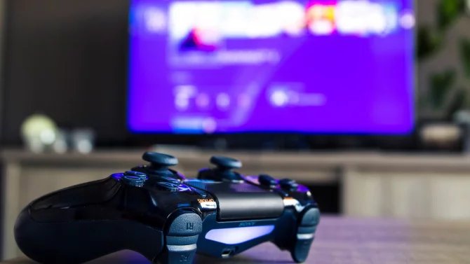 PlayStation 6 nabírá extrémní několikaleté zpoždění. Na vině jsou opět drahé paměti