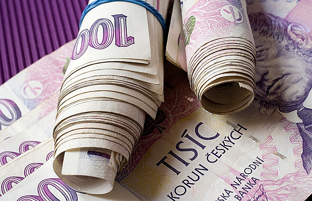 Schválení rozpočtu rozváže vládě ruce, poroste tempo zadlužení, míní analytici