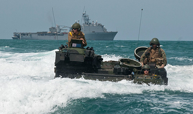 USA posílají na Blízký východ expediční útvar námořní pěchoty