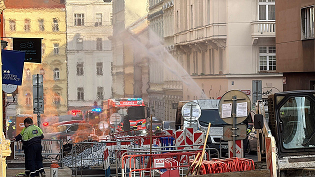 VIDEA TÝDNE: Požár na Letné, americké údery na Írán i odstřel věže