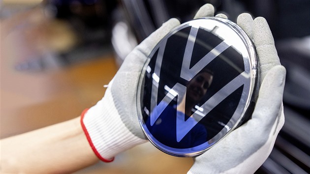 Místo aut rakety. Volkswagen zachraňuje významnou továrnu a pracovní místa