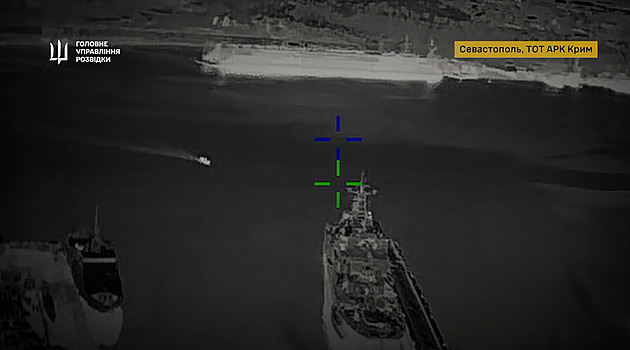 Ukrajinci zničili Rusům dvě výsadkové lodě za miliardy, ukázali video