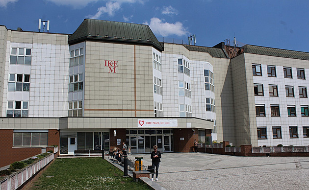 IKEM hledá ideální dárce kostní dřeně. Zájem zvýšil příběh muže s agresivní leukémií