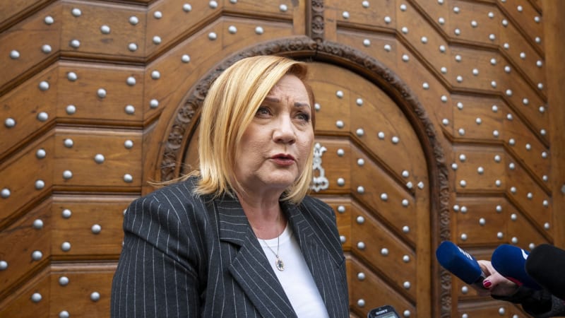 Hasiči na vesnici otevřou hospodu a spadnou do EET. Není to ale vždy pravidlo, vzkazuje Schillerová