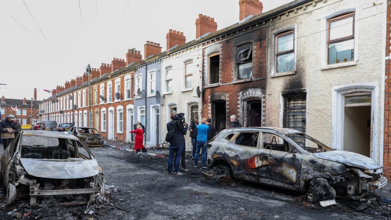V Belfastu to po krvelačném útoku Súdánce vře. Politici mluví o rasově motivovaném pogromu