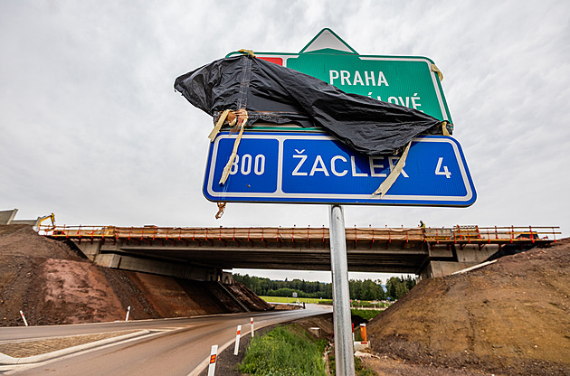Příhraniční úsek D11 z Královce do Polska začne sloužit řidičům v listopadu