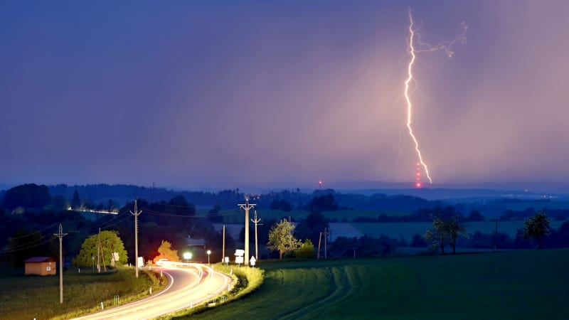 Na jihu Čech udeřily silné bouřky. Hrozí supercely a kroupy, varují meteorologové