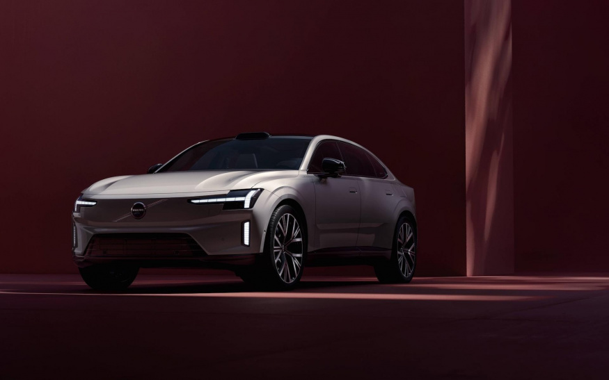 Volvo chce být opět špičkou v bezpečnosti, nový systém bude varovat i před zbloudilou srnkou